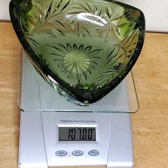 Vintage Hazel Atlas Green Glass Pinwheel Triangle Ashtray 7" - Picture 8 of 8